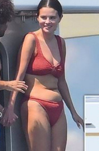shawnisgay8's tweet photo. Por isso a fat selena tem inveja de outras mulheres e a meia dúzia de fãs dela olha isso kkkkkkk se esconde mulher https://t.co/KqWJcqbAFR