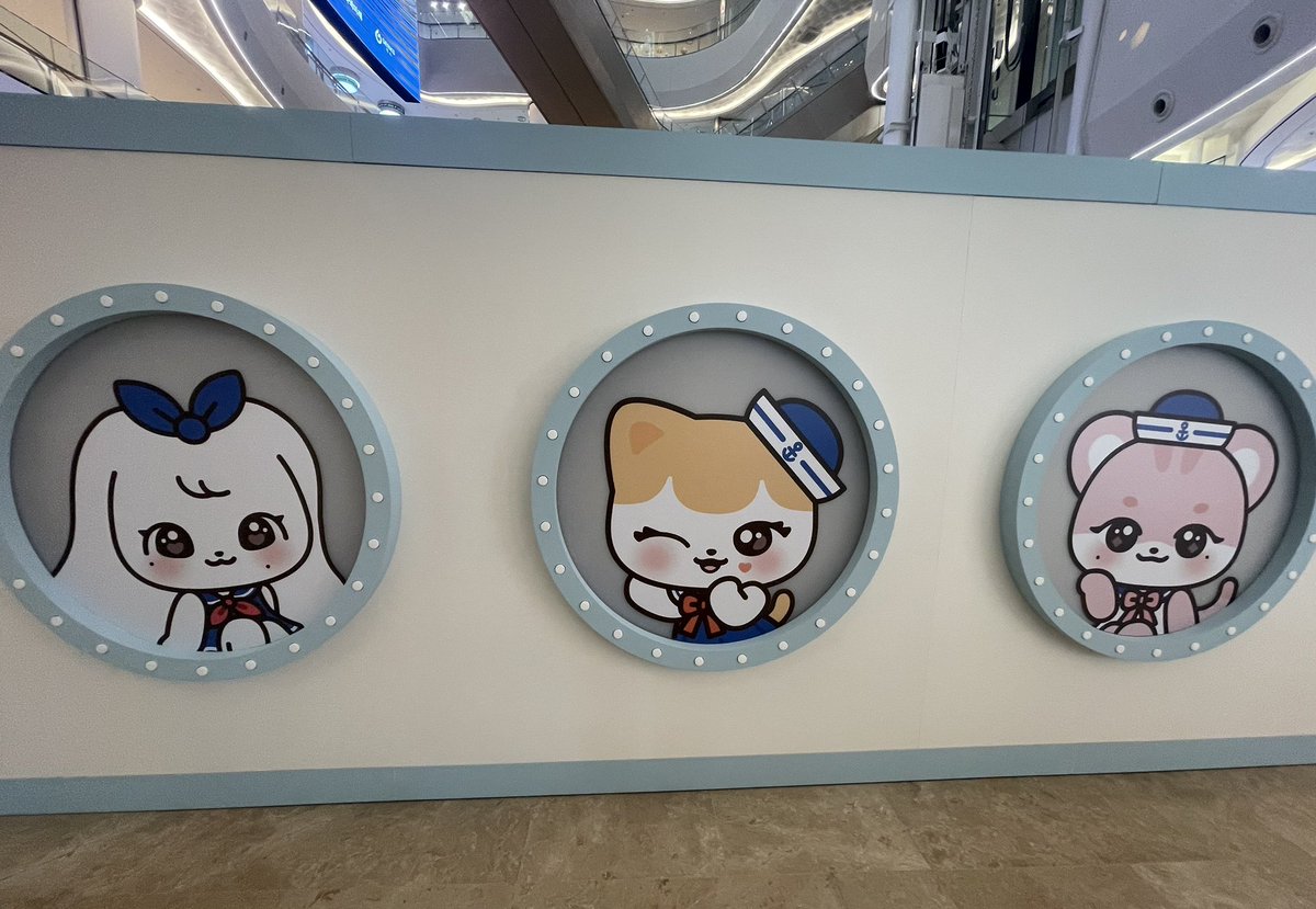 Only4Yu901's tweet photo. 260729 잠실 미니브 팝업 실시간 (세팅중..)
#IVE #아이브 https://t.co/KepfJ1APwv