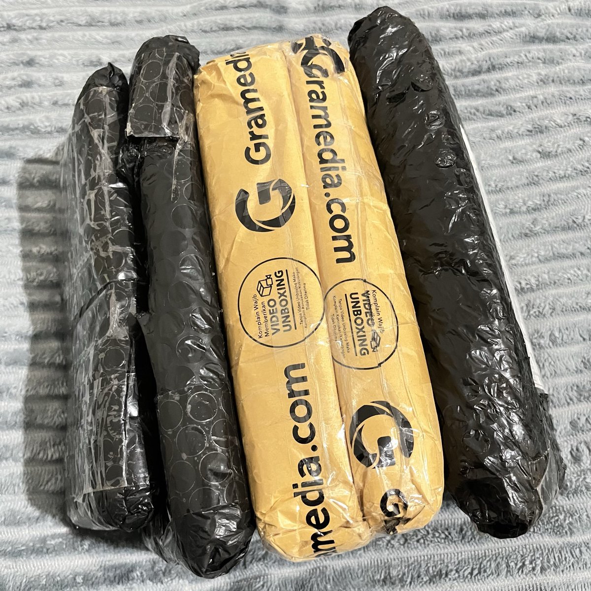 myagicals's tweet photo. my wallet is crying. https://t.co/dOm4fs5be5