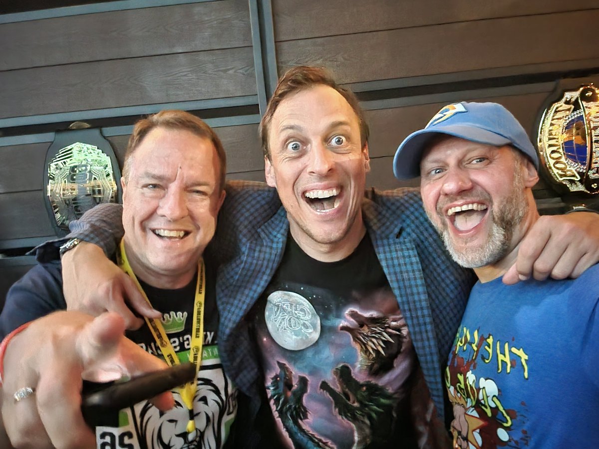 HeatOveride's tweet photo. This picture of @bob_lung, @mwalsh_ventures, and myself, shows you what you're missing when you don't attend the @theffexpo.

This is like the Wrestlemania of #fantasyfootball, and you can only do it once a year. 

So why not go balls to the wall, and have a great time, while talking about the sports we love. 🔥

See you guys next year! 🍻

#ffexpo @TrophySmack #nfl