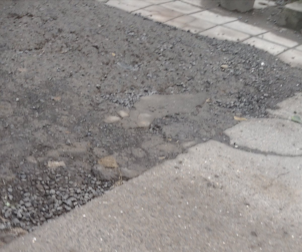 ajitmehtaca's tweet photo. @CMOMaharashtra @PiyushGoyalOffc when Property Tax is collected by BMC then why can't BMC repair the potholes? See condition of road in front of Western Edge, Borivali East. BMC is so greedy tht thy will not repair the road being pvt road but actually used commonly @mybmc https://t.co/4CgQ8JuwJs