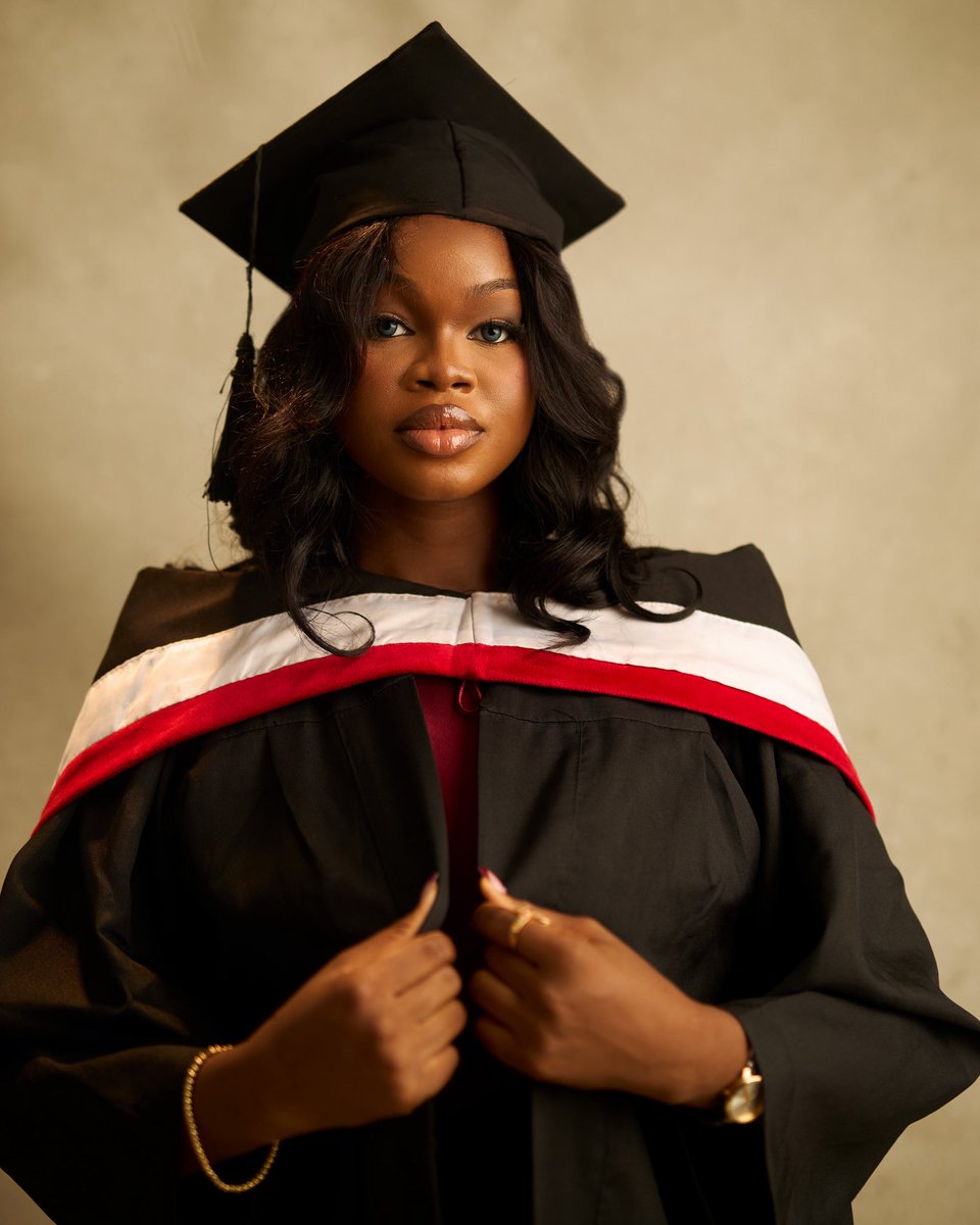 riabigbaby's tweet photo. Beauty with brains 
A Degree holder⭐️
B.Agric econs 

CGPA- 4.20🎓 https://t.co/IRql15j7ay