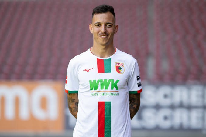 EspacoTricolor_'s tweet photo. Iago Borduchi: principais características, pontos fracos e como pode ajudar o time de Dorival Jr.

✅ Principais características
• Lateral de boa intensidade e chegada ao ataque;
• Faz boas ultrapassagens e ataca bem os espaços;
• Cruzamento de qualidade;
• Boa leitura defensiva e posicionamento;
• Experiência em alto nível após cinco temporadas na Bundesliga;
• Equilibrado entre ataque e defesa.

⚠️ Pontos fracos
• Sofre com problemas físicos e sequência de lesões;
• Não é um lateral de muita explosão no 1x1;
• Pode oscilar quando precisa marcar pontas muito rápidos;
• Em alguns momentos participa pouco da construção ofensiva.

🔴⚪⚫ Como pode ajudar o time de Dorival Jr.?
Chega para aumentar o nível da lateral esquerda com experiência, equilíbrio e qualidade no apoio. É um jogador que pode dar mais profundidade ao ataque sem comprometer a marcação, além de oferecer uma opção mais segura para disputar posição no setor.

📊 Números e avaliação
Pelo Bahia, soma 56 jogos, 4 gols e 4 assistências, números bons para um lateral-esquerdo. Em 2026, antes da lesão, disputou 11 partidas, com 1 gol e 1 assistência, mostrando evolução e recebendo elogios de Rogério Ceni pelo desempenho e pela entrega em campo. São números consistentes para um lateral que contribui nos dois lados do campo, sem depender apenas de estatísticas ofensivas.