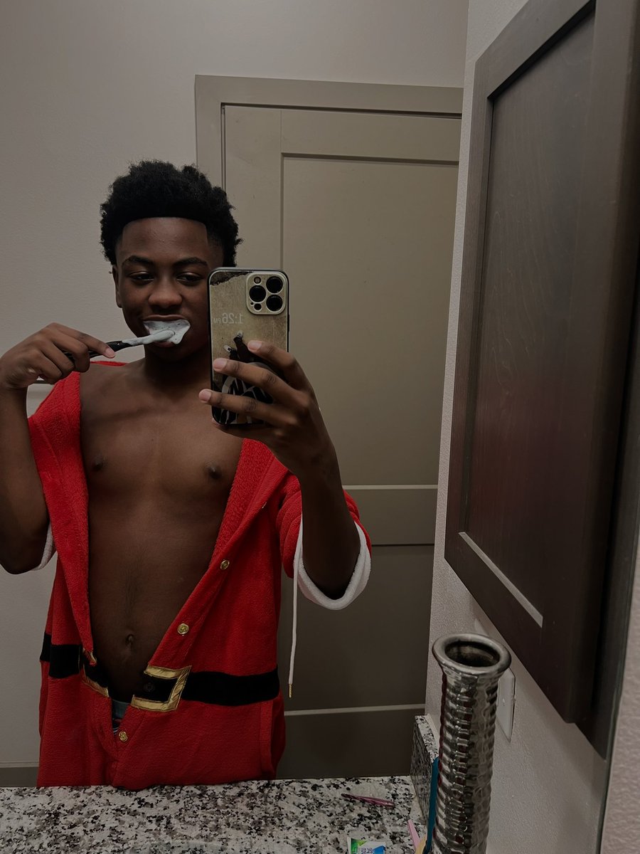 backenddeshun's tweet photo. 🎅🏾🎅🏾 https://t.co/rDLZ6JrqTk