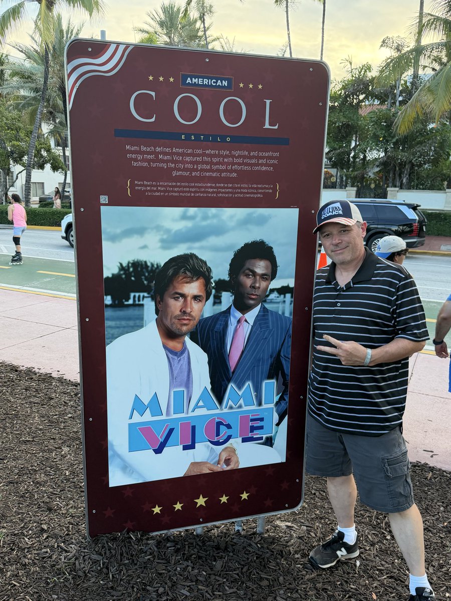 DrMasque's tweet photo. I ran into these two guys this evening @SonnyCrockett92 @RicoTubbs64 😎 https://t.co/shnz9WRMKM