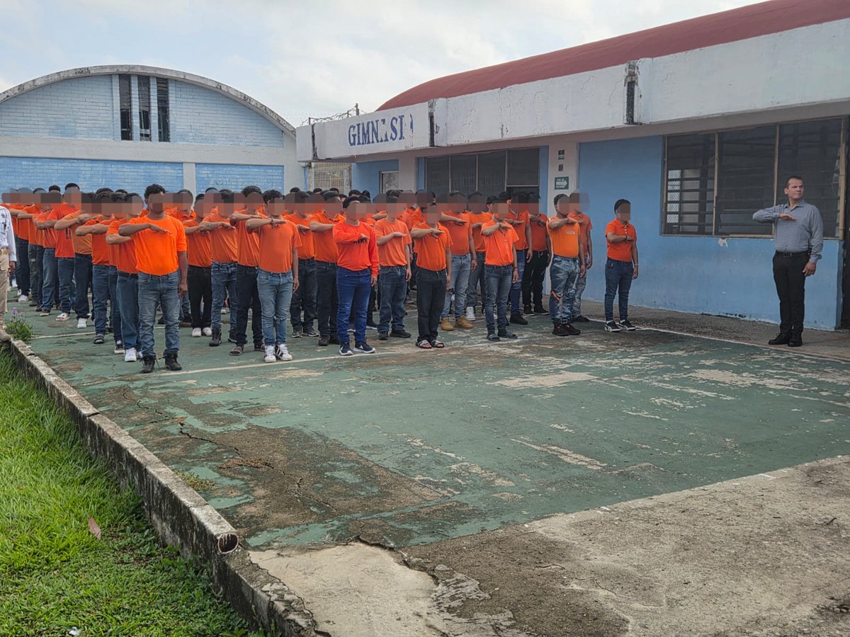 SSPCTabasco's tweet photo. DAEJA fortalece los valores cívicos y la reinserción social con Honores a la Bandera

https://t.co/HFZ3ZmruBy https://t.co/knria4hVti