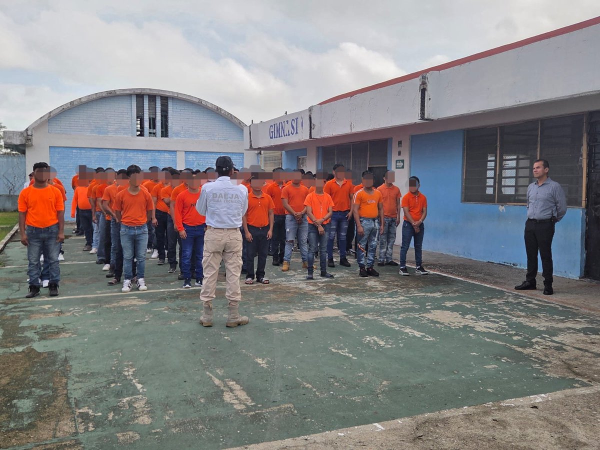 SSPCTabasco's tweet photo. DAEJA fortalece los valores cívicos y la reinserción social con Honores a la Bandera

https://t.co/HFZ3ZmruBy https://t.co/knria4hVti
