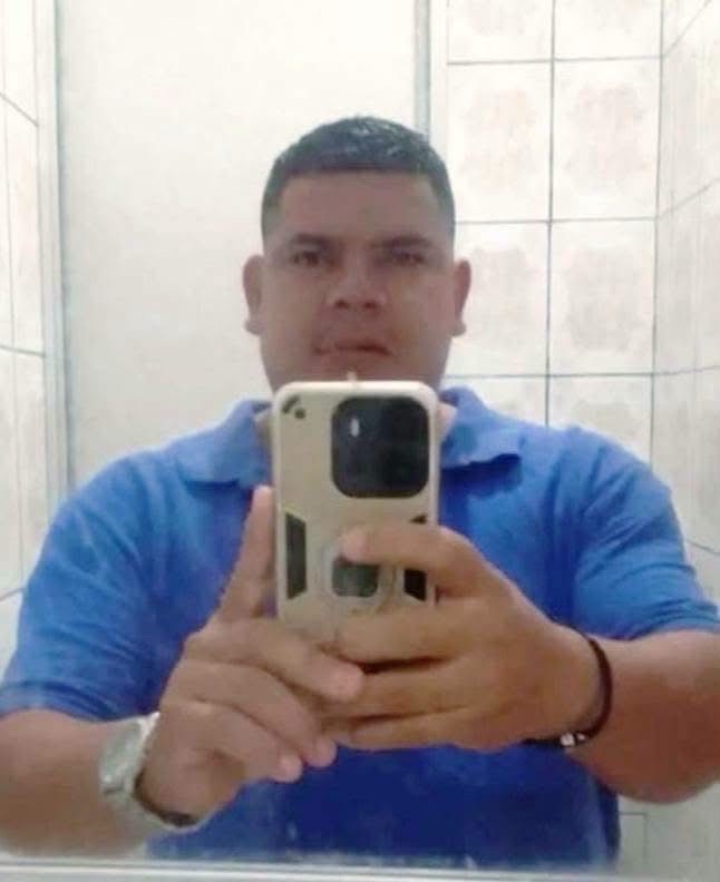 CesiaMejiaHN's tweet photo. ➪🚨🔫🚐 ¡La violencia no para! Un atentado criminal contra un bus interurbano de la empresa Barralaga que cubre la ruta Ceiba-Tocoa-Trujillo deja como saldo dos personas muertas y varias personas heridas que están siendo atendidas en la clínica parroquial Virgen de Remedios en Sonaguera, Colón. Las víctimas mortales preliminarmente han sido identificadas con el nombre de Leda Hernández y Geovanny. 

 #lifestyle #cmnews #noticias #honduras