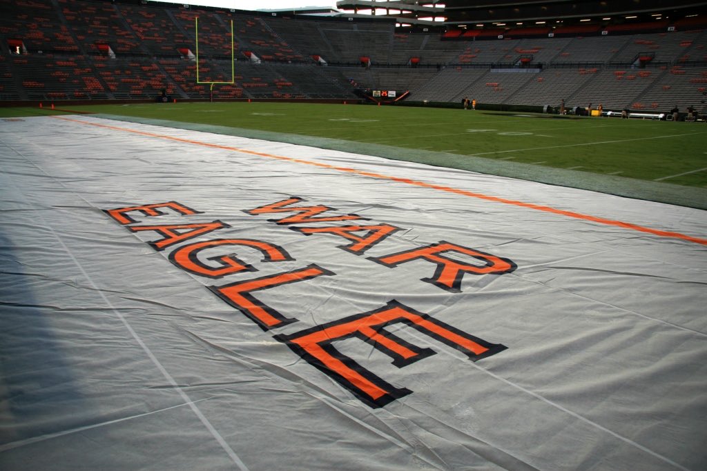 LinetoLineLLC's tweet photo. Football is right around the corner! Make sure your sidelines are protected with our Bench Zone sideline protector. 🏈

✔️Field accessories
✔️Padding
✔️Netting
✔️Installation
✔️Field materials 
✔️Branding

For quotes: 
💻 sales@linetoline.com
📞 931-380-0023 https://t.co/5ctCPoxU2U
