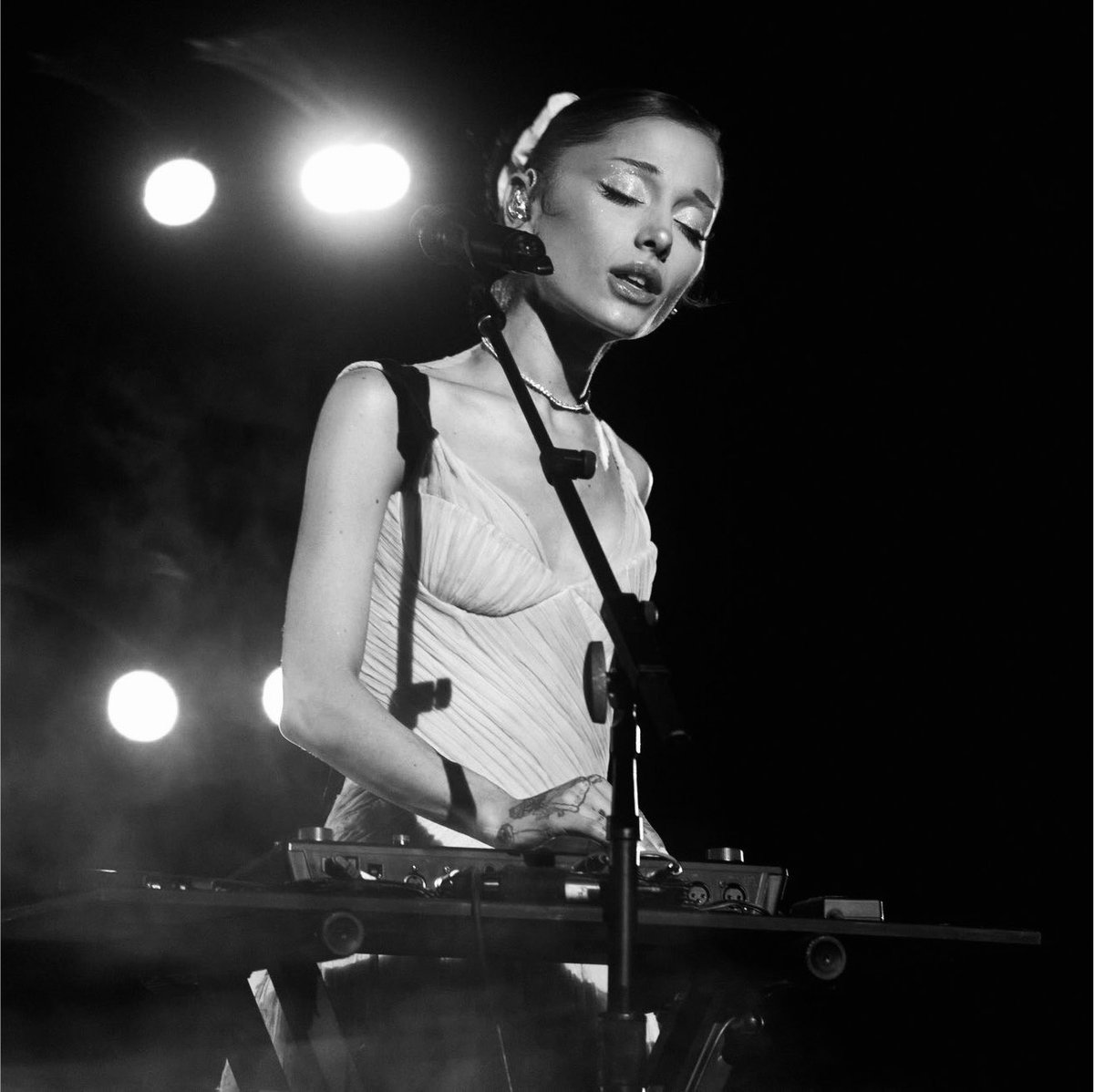 thearianahub's tweet photo. “bad thing (bunny hop)” is allegedly Ariana Grande’s first pop/rock song in her discography. https://t.co/gdCarquJGK