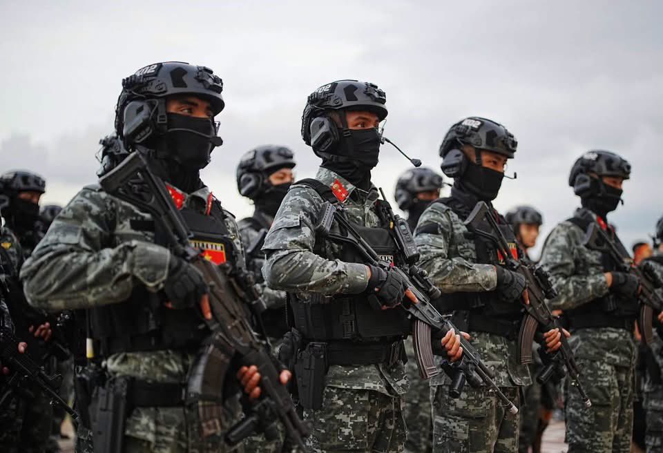 NguyenBinh98509's tweet photo. MPS Special Police with STV-380. https://t.co/2hCikk6WSV