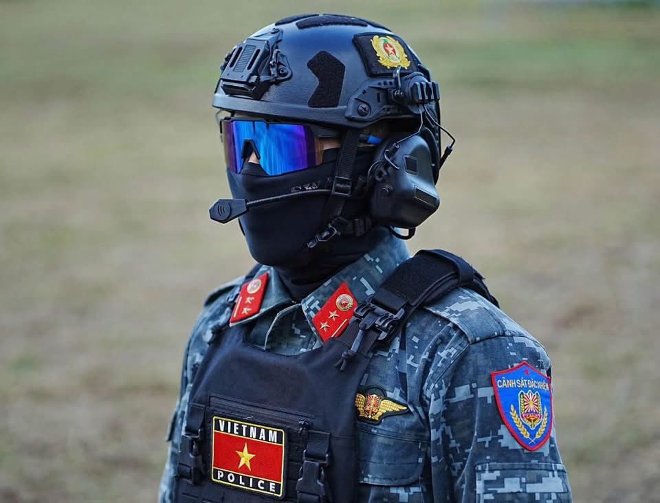 NguyenBinh98509's tweet photo. MPS Special Police with STV-380. https://t.co/2hCikk6WSV