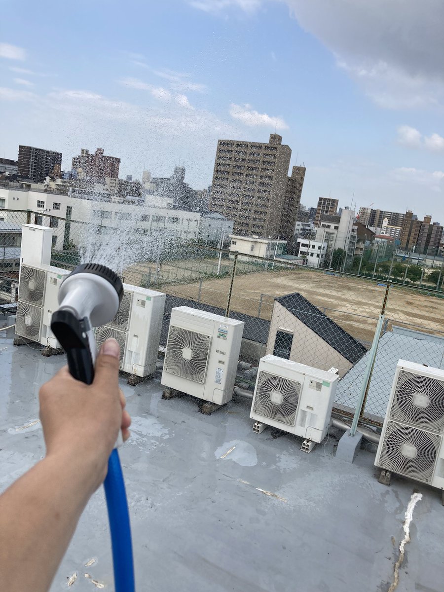 _gsystem_'s tweet photo. おはよ��ございます😃

熊本の地震が心配ですね。。

先日から社長にお��いしていた長いホースが届きました。📦

これで今まで届かなかったところにも打ち水出来ます。

ビアガーデンに向けて屋上の掃除もしやすくなりました。

あっついけどどこかでヒマ見つけてまた屋上の床磨きますかねー🧹✨ https://t.co/9hUj67QYcC