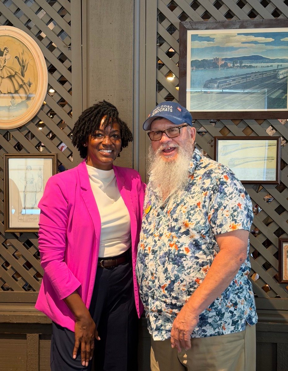 AngieNixon's tweet photo. My first stop in the Panhandle today: Crestview in Okaloosa County. One of the highlights of this tour is meeting with Floridians in their communities. I'm grateful for the opportunity to hear their stories.
#Okaloosa #Crestview #Florida #AngieforAll https://t.co/TfMPPITwmZ