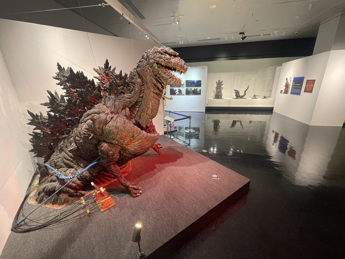 C7VkpgoDxL72026's tweet photo. あの、衝撃から10年
特報や予告からしても，従来のゴジラとは違っていた　
内容もより現実味がある作品だった
そして、何よりも今年のゴジラ博にて、多くの展示が見れた事は本当に嬉しかった
アニマトロニクスが見れたことは，感動した‼️
＃ゴジラ
＃シン・ゴジラ
＃シン・ゴジラ10周年 https://t.co/RWzbmsnb04