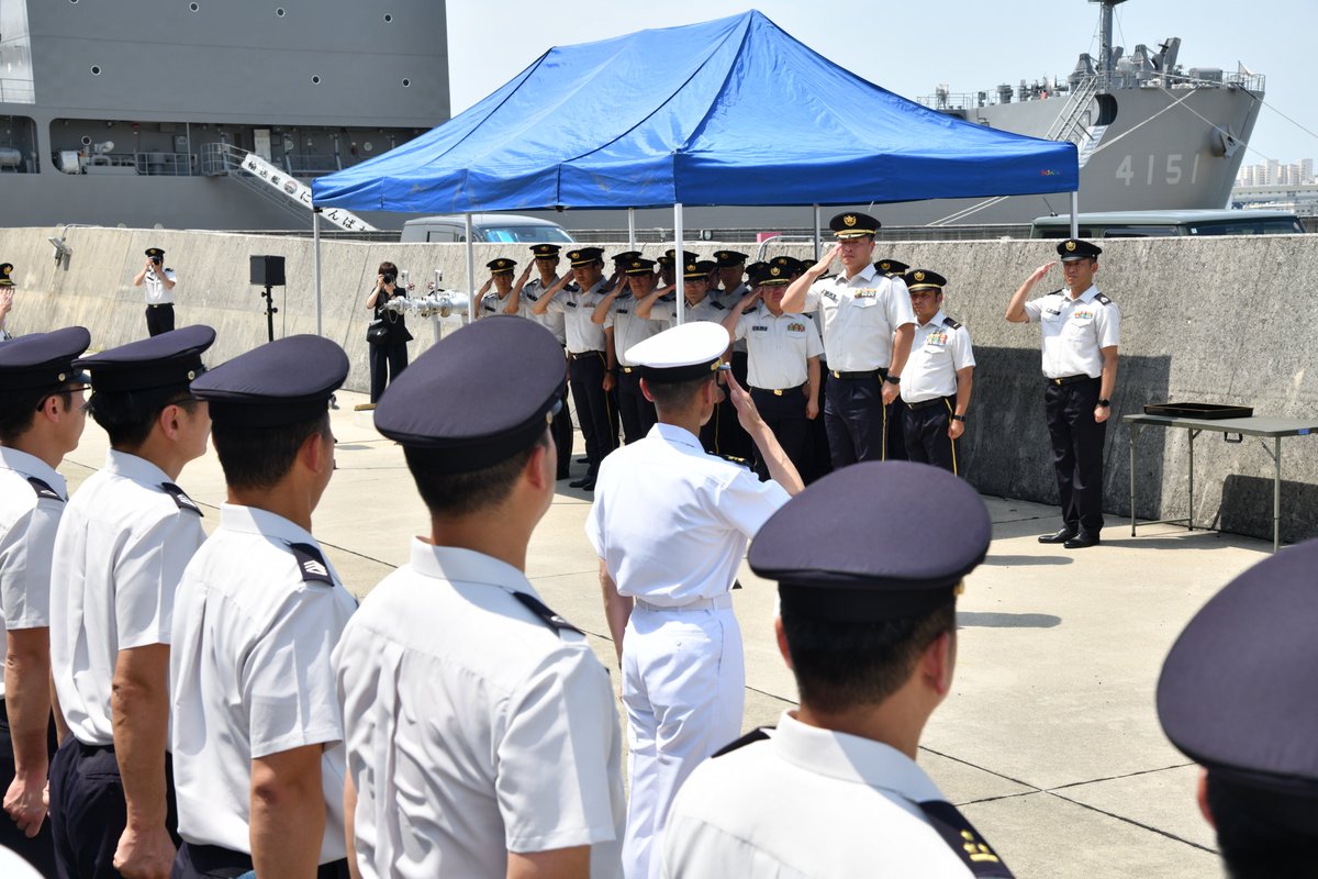 jmsdf_hanki_pr's tweet photo. 7月17日（金）にほんばれ型輸送艦2番艦「あまつそら」3番艦「あおぞら」が阪神基地隊に初度入港し、入港歓迎行事が行われました🚢 #海上自衛隊 #阪神基地隊 #輸送艦 #阪基 #JMSDF https://t.co/eXqiNW2b2X