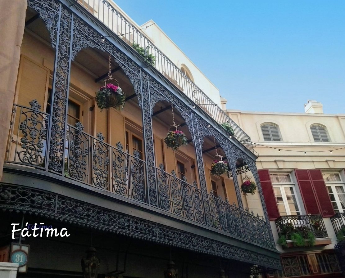 fatima_opart's tweet photo. Preservar las casas que relatan una #historia debería ser una costumbre, la zona de Fronteirland, en el parque #Disney, que tiene en sus fachadas unas hermosas y muy elaboradas rejas de metal, observadas en muchos predios de #Barranco y #Miraflores.

https://t.co/mBH8ny26TS https://t.co/UNja55g5RT