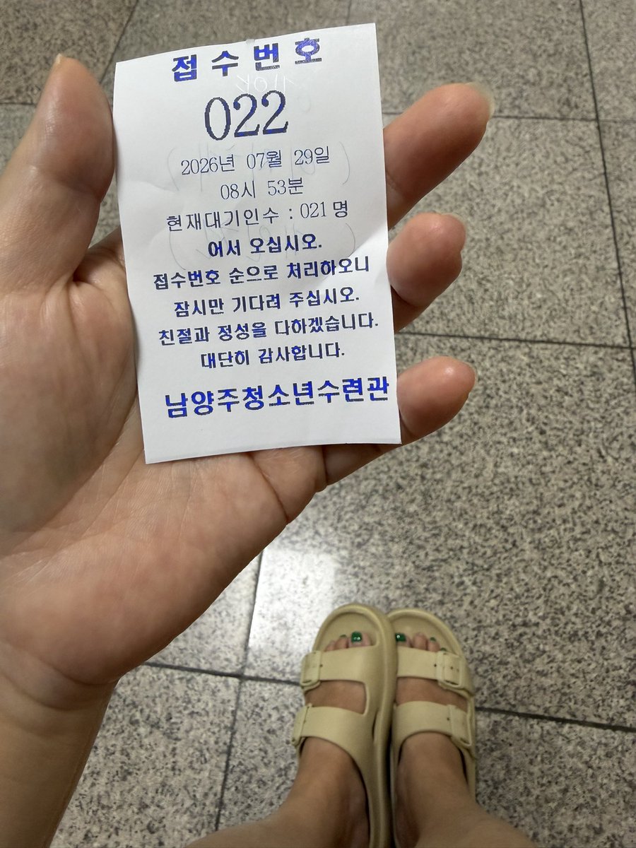dangken's tweet photo. 동네 워터파크(10분 거리) 10시 오픈인데 8시부터 집에 나와야하는 심정을 서술하시오...
6시부터 애가 닦달을 해대서 8시에 나와서 맥모닝 때리고 9시반 전에 왔는데도 주차장이 꽉차고 대기번호는 22번... 입장도 못했는데 벌써 지친다... https://t.co/bfQ2IwNWSB