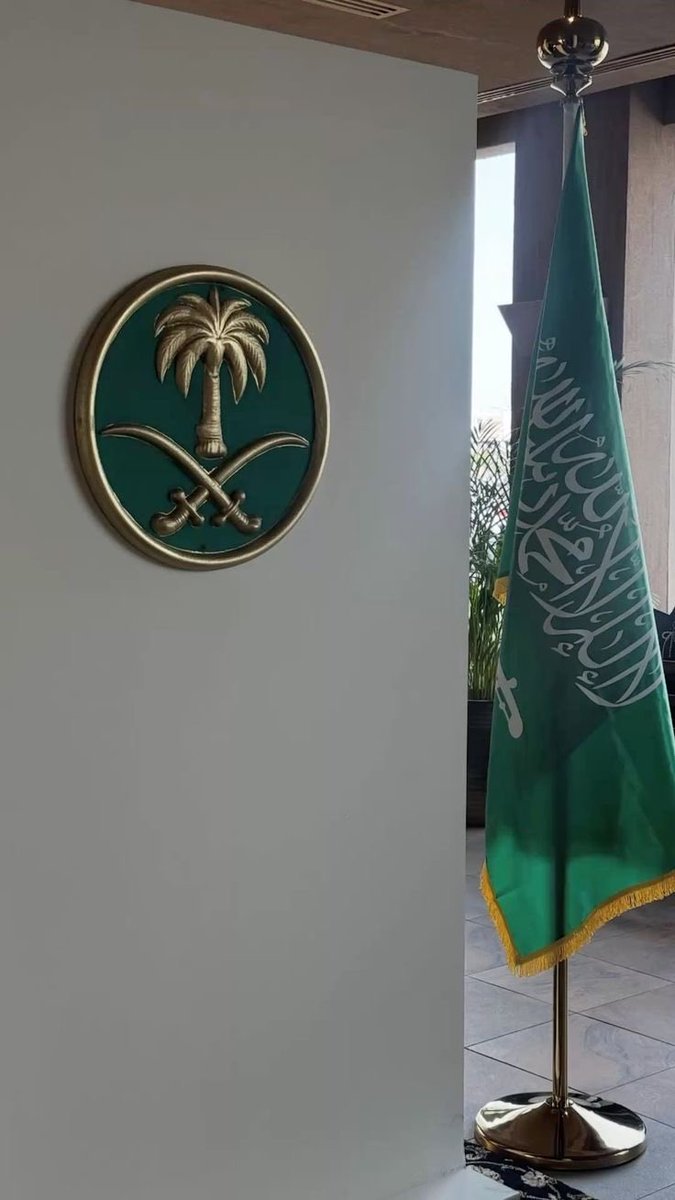 N11yi's tweet photo. @SaudiNews50 ��بـل ان تؤذي النخلة حدق جيداً في السيفين ⚔️ https://t.co/9dJgZ4MEJE