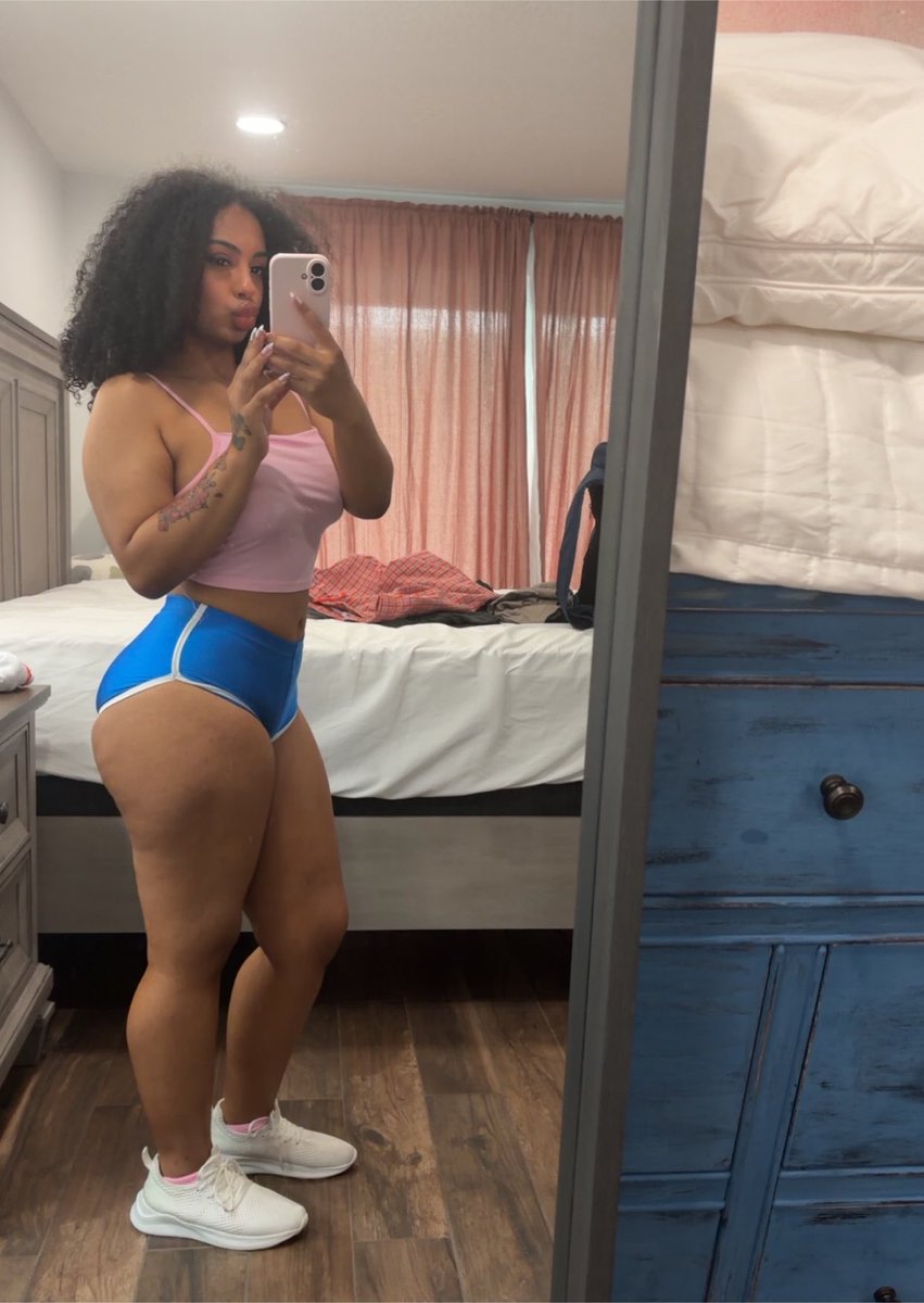 Hidollhoney's tweet photo. On set💕📸 https://t.co/uOeWPaKMzz