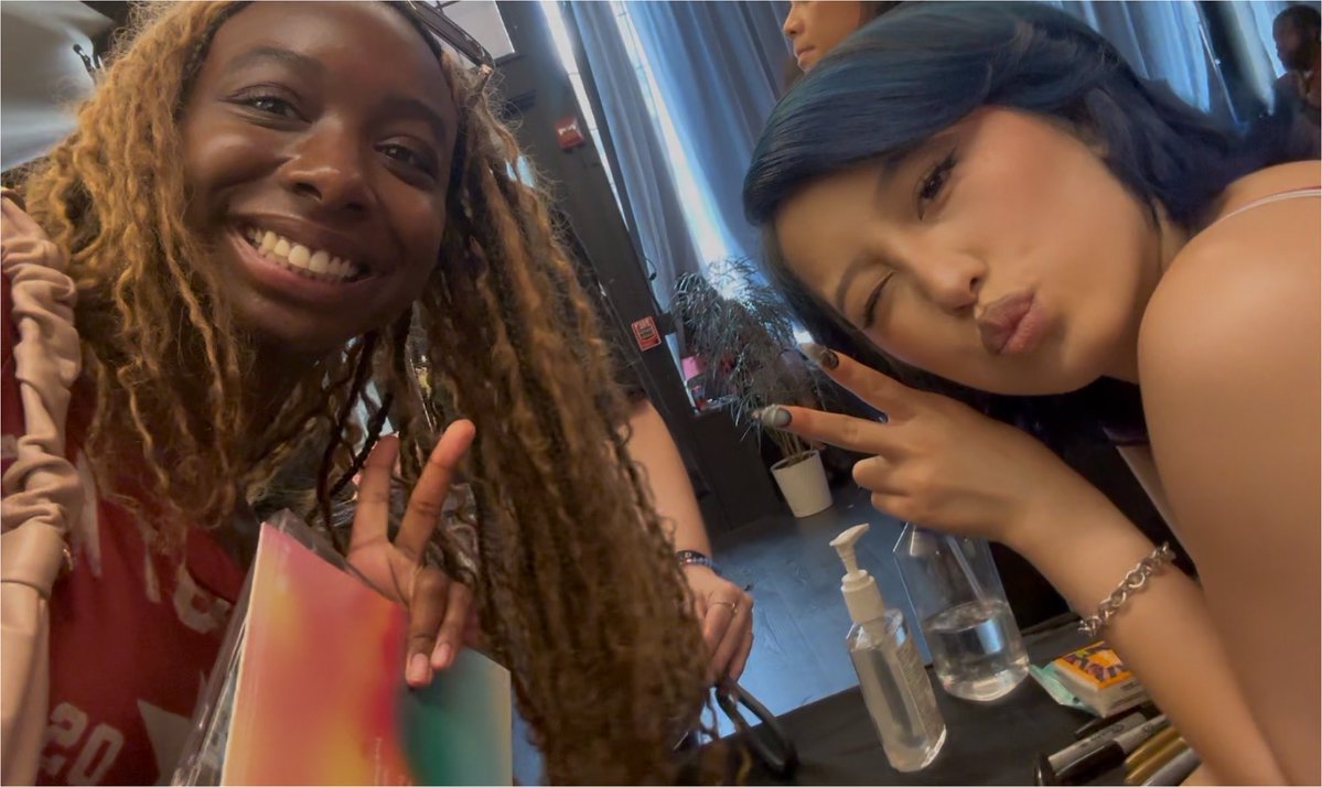 girlsetyf's tweet photo. i’m so grateful n thankful and i wouldn’t ever look up to a better group of woman https://t.co/62MgfxUbOJ