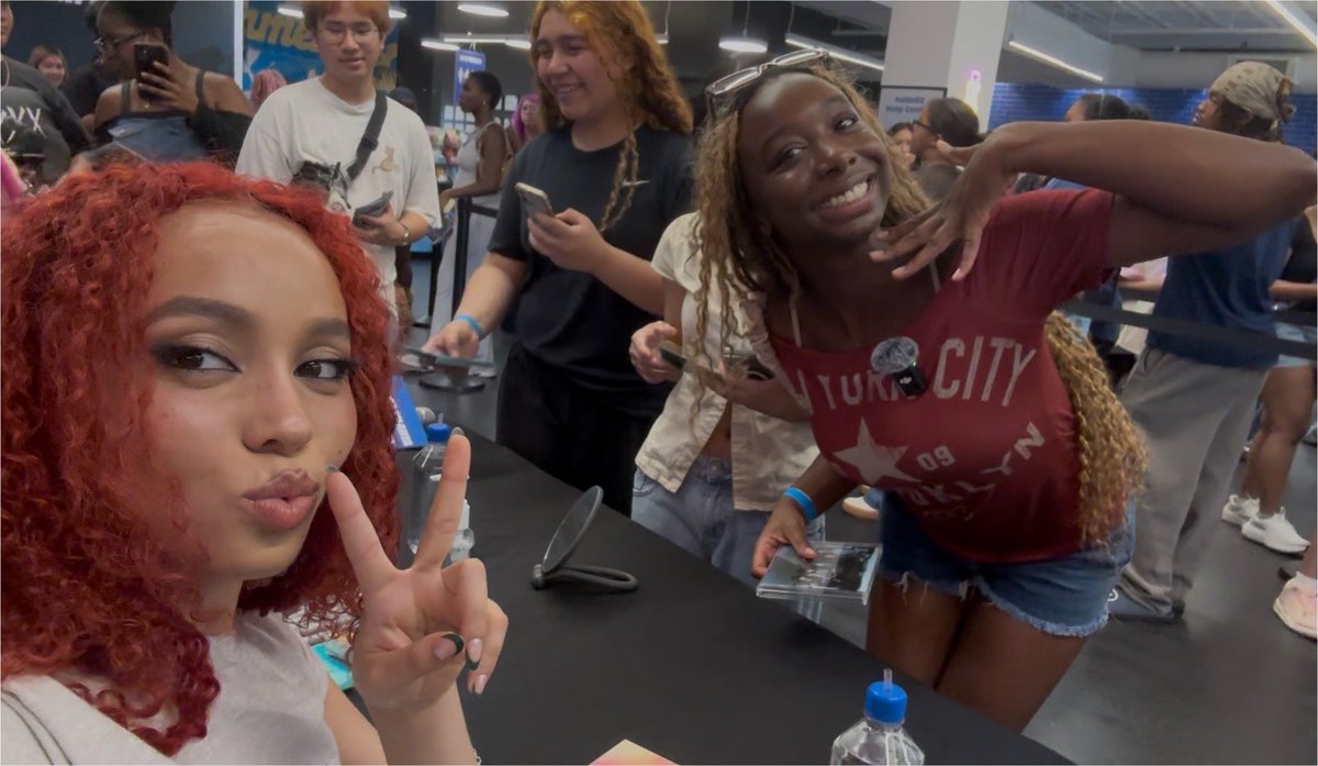 girlsetyf's tweet photo. i’m so grateful n thankful and i wouldn’t ever look up to a better group of woman https://t.co/62MgfxUbOJ