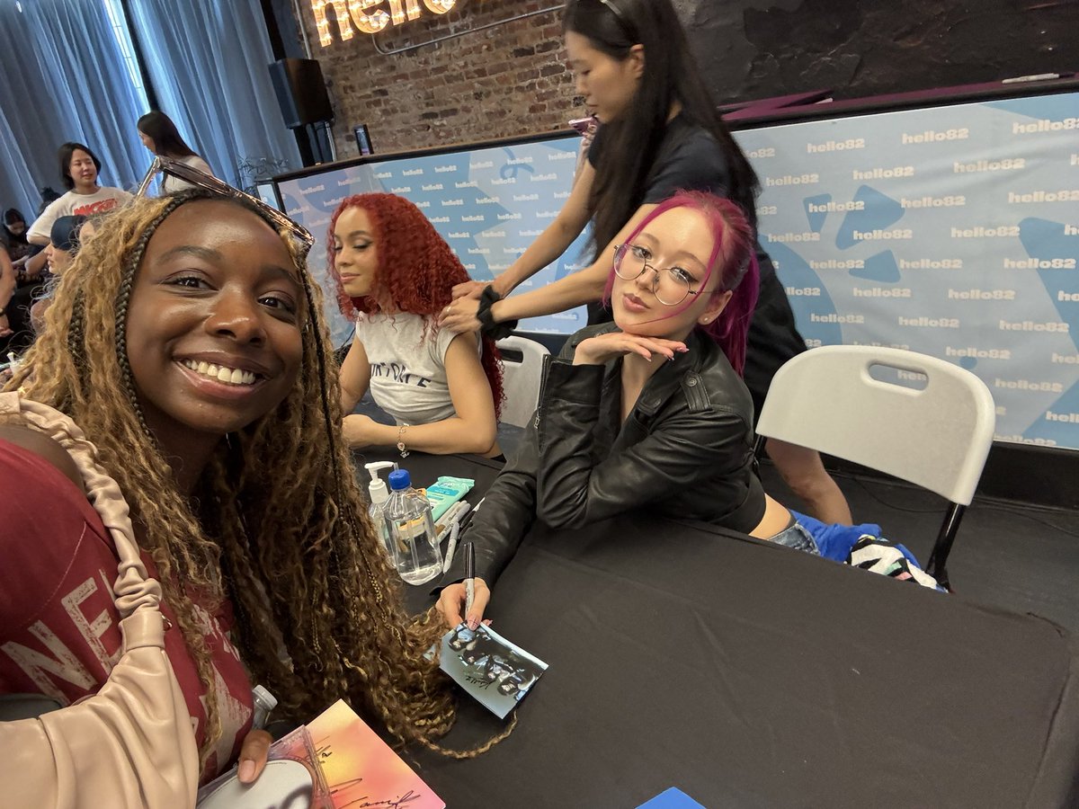 girlsetyf's tweet photo. i’m so grateful n thankful and i wouldn’t ever look up to a better group of woman https://t.co/62MgfxUbOJ