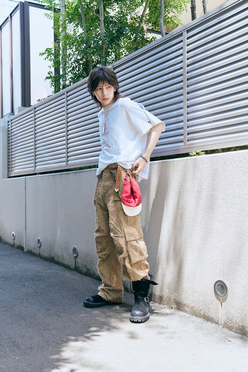 FashionsnapBeut's tweet photo. 【彼が思う美意識について。】SKY-HIが手掛けるBMSGからデビューした5人組ダンス&amp;ヴォーカルグループ「STARGLOW」からルイさんとアダムさんにフォーカス⚡️🐨日常の装いや美容にもそれぞれの感性と個性が表れる2人に、等身大の魅力とそのこだわりを聞きました✨
https://t.co/EgeSQZ9x4Q https://t.co/e2x7E8EM9g