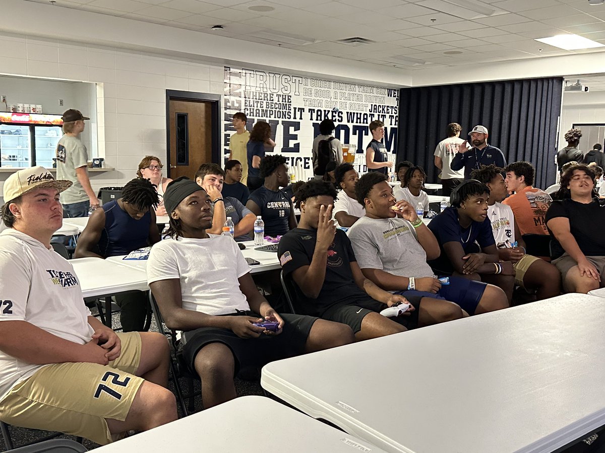 tcchsyjfootball's tweet photo. What a great day of competition and camaraderie! In between practices today our guys competed in a @EASPORTSCollege  video game tournament.

Kaden Christopher reigned supreme this afternoon, taking home the title!

#TheCounty #TogetherWeSwarm #W1NTHEDAY #TheStandard https://t.co/vo7ex7q7re