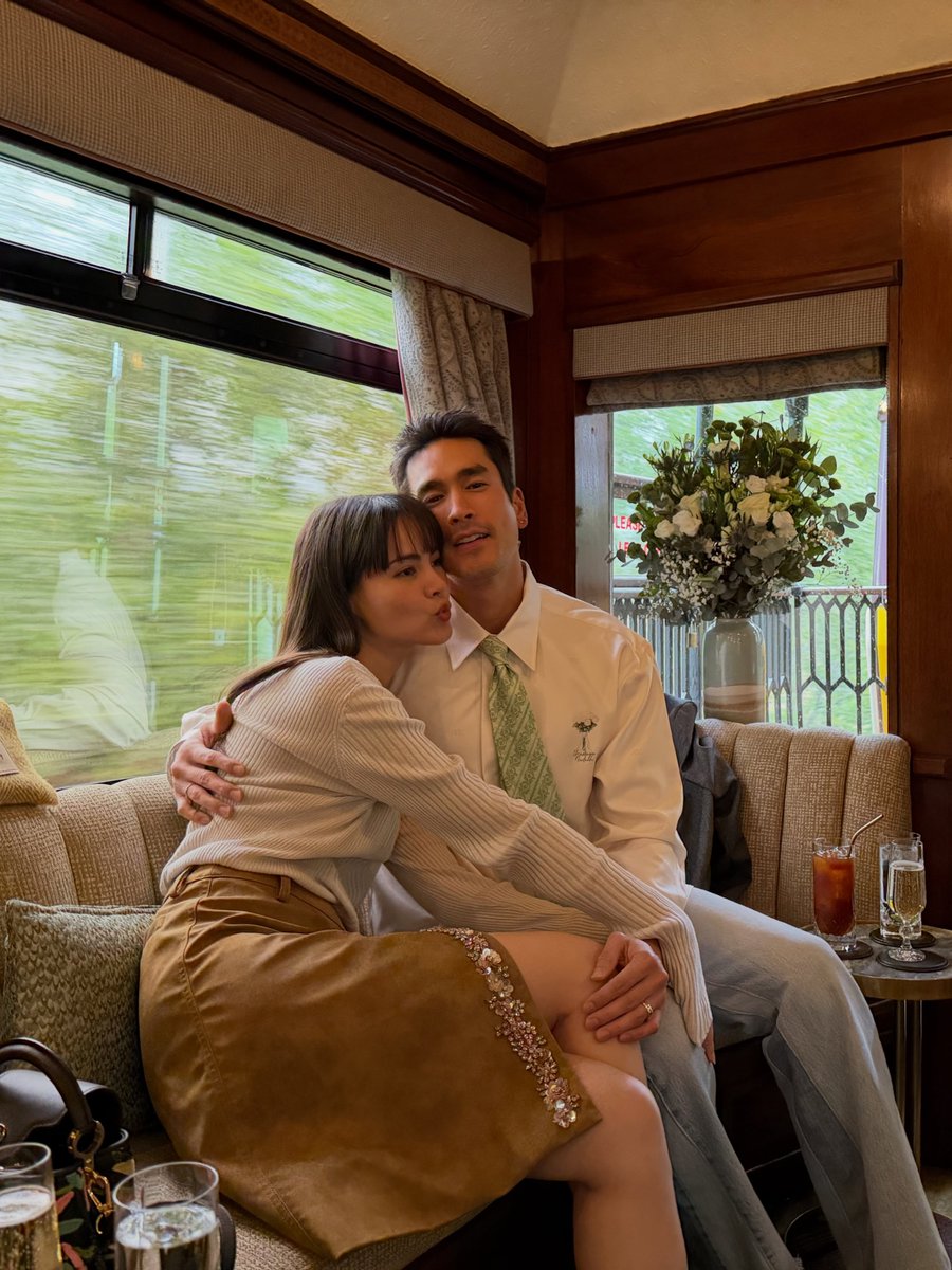 jajarlalah's tweet photo. เส้นทางการฮันนีมูนของ #ณเดชน์ญาญ่า​ คือ Belmond Royal Scotsman เป็นหนึ่งในรถไฟลักชัวรีที่ได้รับการยกย่องว่าหรูที่สุดของสหราชอาณาจักร และติดอันดับรถไฟหรูระดับโลก

ภายในเปรียบเสมือนโรงแรม 5 ดาวเคลื่อนที่ มีห้องสวีทสุดหรู ห้องอาหารไฟน์ไดนิ่ง เลานจ์ชมวิว และ Dior Spa บนรถไฟ โดยทั้งขบวนจะมีผู้โดยสารได้แค่ 36 ท่านเท่านั้น

ราคาทริปเริ่มต้นประมาณ £5,000–£19,000+ ต่อคน (ประมาณ 220,000–850,000 บาทต่อคน) ขึ้นอยู่กับเส้นทางและประเภทห้องพัก 

ขอบคุณ​ข้อมูจากเพจ ลอนดอน ยังไงดี๊?
https://t.co/ZkxcF9NAuM

มีคนไทยที่ทำงานในรถไฟขบวนนี้มาคอนเฟิร์ม​ว่าได้เจอทั้ง2คนด้วย

#nyเขยนอร์เวย์สะใภ้ขอนแก่น