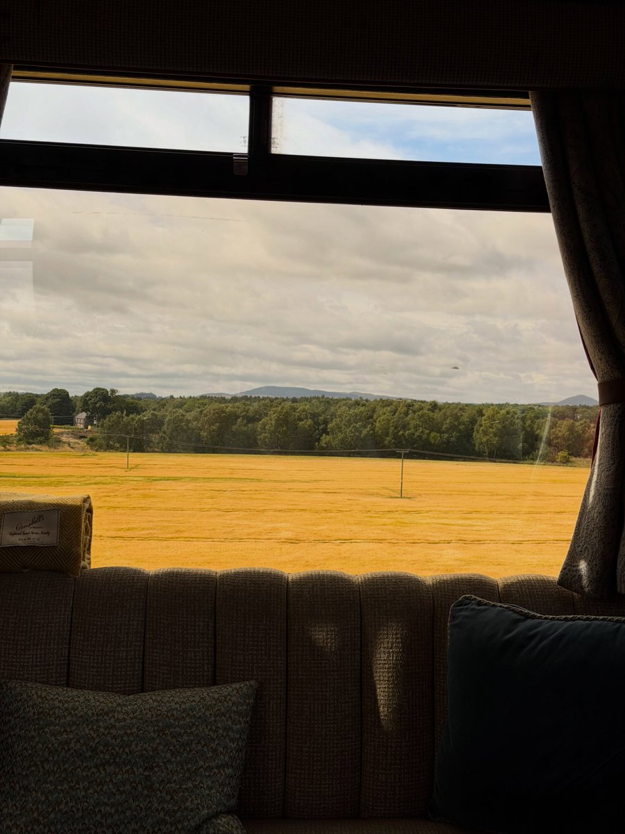 jajarlalah's tweet photo. เส้นทางการฮันนีมูนของ #ณเดชน์ญาญ่า​ คือ Belmond Royal Scotsman เป็นหนึ่งในรถไฟลักชัวรีที่ได้รับการยกย่องว่าหรูที่สุดของสหราชอาณาจักร และติดอันดับรถไฟหรูระดับโลก

ภายในเปรียบเสมือนโรงแรม 5 ดาวเคลื่อนที่ มีห้องสวีทสุดหรู ห้องอาหารไฟน์ไดนิ่ง เลานจ์ชมวิว และ Dior Spa บนรถไฟ โดยทั้งขบวนจะมีผู้โดยสารได้แค่ 36 ท่านเท่านั้น

ราคาทริปเริ่มต้นประมาณ £5,000–£19,000+ ต่อคน (ประมาณ 220,000–850,000 บาทต่อคน) ขึ้นอยู่กับเส้นทางและประเภทห้องพัก 

ขอบคุณ​ข้อมูจากเพจ ลอนดอน ยังไงดี๊?
https://t.co/ZkxcF9NAuM

มีคนไทยที่ทำงานในรถไฟขบวนนี้มาคอนเฟิร์ม​ว่าได้เจอทั้ง2คนด้วย

#nyเขยนอร์เวย์สะใภ้ขอนแก่น