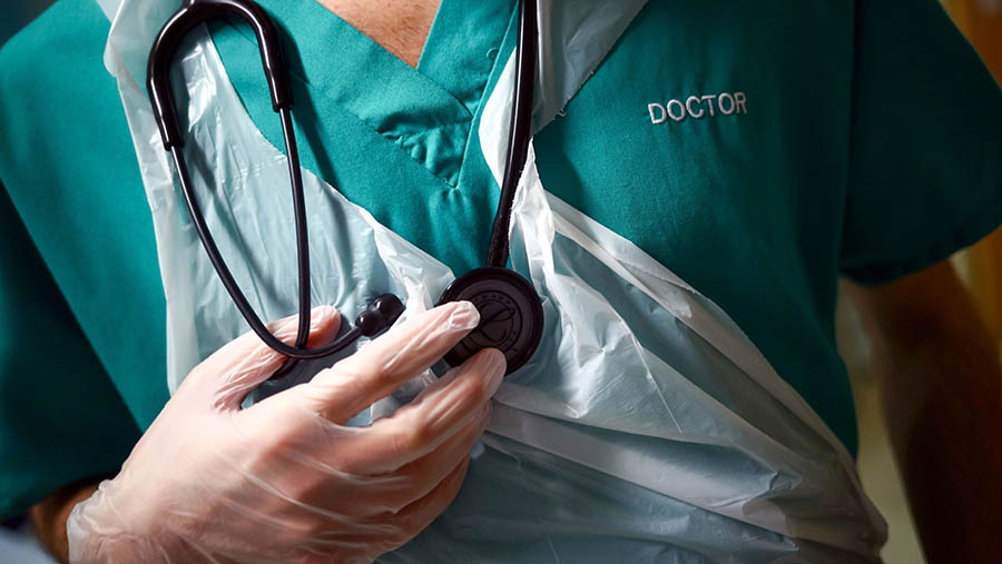 LambeSahamjja's tweet photo. IDI buka suara soal maraknya kasus dokter intern yang men1ngg4l:
- idi usul kemenkes perketat cek kesehatan dokter magang
- jangan cuma skrining dasar
- pake mcu komprehensif biar penyakit ketauan dari awal
- jam kerja di kurangi 
- kalau ada masalah kesehatan, jangan langsung magang, diobatin dulu