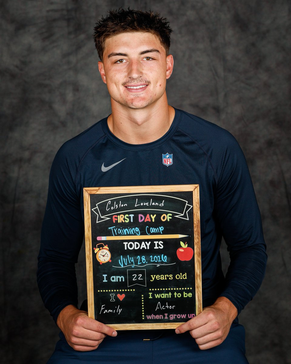 ChicagoBears's tweet photo. The mandatory first day of camp pics 📸 https://t.co/W3pDM8ixyz