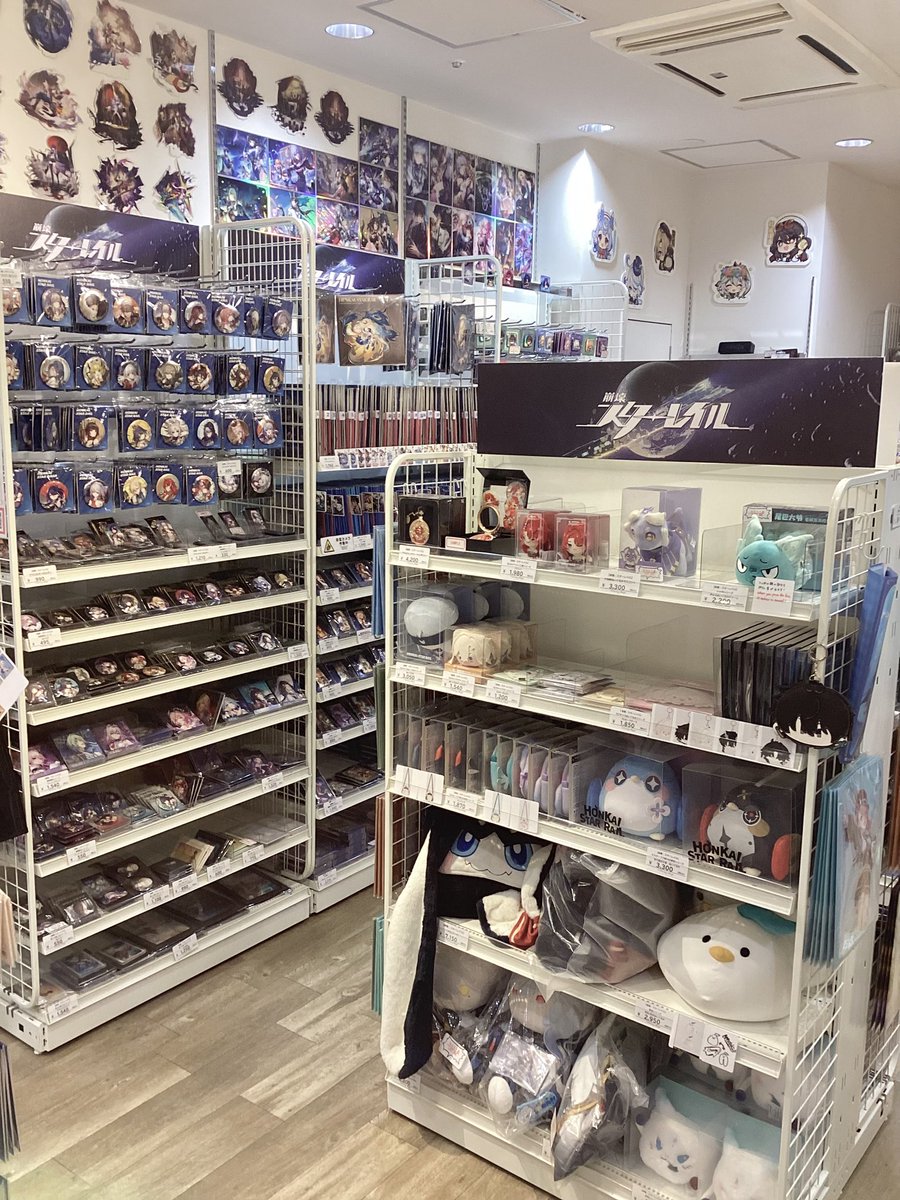 FantasyShibuya's tweet photo. 《 7月29日 》 
#fantasyvillage 渋谷店
10:00~21:00にて営業中🈺

#原神 #崩壊スターレイル #ゼンゼロ 等多くの商品を取り扱っています🙌

【#一番くじ #刃牙 ～巨大なる鼓動～】
ラストワン賞まで 残り・・18回❗️
【#一番くじ #ワンピース 赤髪海賊団】
ラストワン賞まで 残り・・23回❗️

皆様のご来店を心よりお待ちしております✨