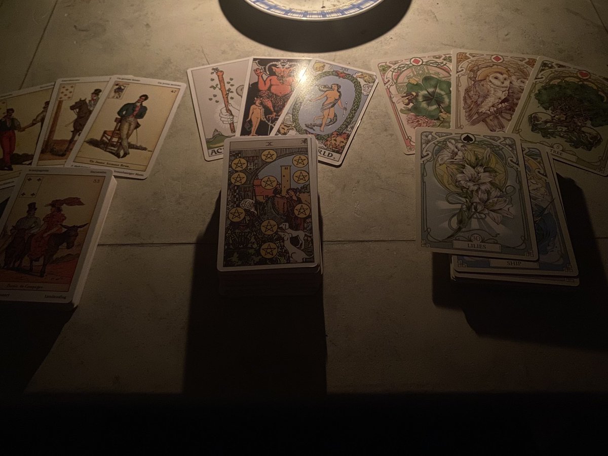 maledictusmike's tweet photo. 𑣲  𝐌𝗘𝗦𝗔 𝐀𝗕𝗘𝗥𝗧𝗔

𝐂onfira no fixado os tipos de tiragem e seus respectivos valores .ᐟ

 🫐   ⌗ tarot , baralho cigano , sibilla , tiragens , oráculos , cartomancia , leitura ,  consulta . https://t.co/obSD5t6fev