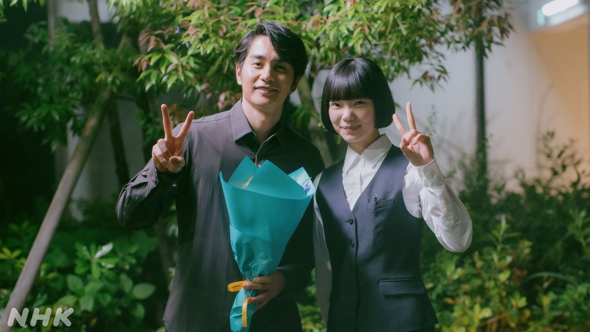 nhk_dramas's tweet photo. 🌙#夜ドラ【#ミッドナイトタクシー】🚕

📺最終週はNHK ONEで配信中
https://t.co/ZK3v7dsGc0

＼㊗️クランクアップ集🎉／

#中村蒼 さん
#伊藤万理華 さん
#和久井映見 さん

第7週に登場した #篠原ゆき子 さんもご一緒に📸

#古川琴音
📱初回から見るならNHKオンデマンドで
https://t.co/QSv0PySiMn https://t.co/d3oUaVUthU