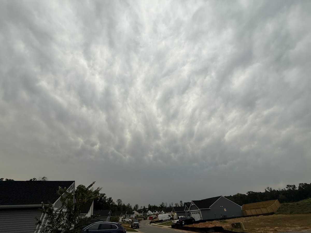 Keely1Connor's tweet photo. What an absolute mothership this evening! Haven’t seen anything like this in Greenville in a minute! #scwx https://t.co/zj3ZnuNfYM