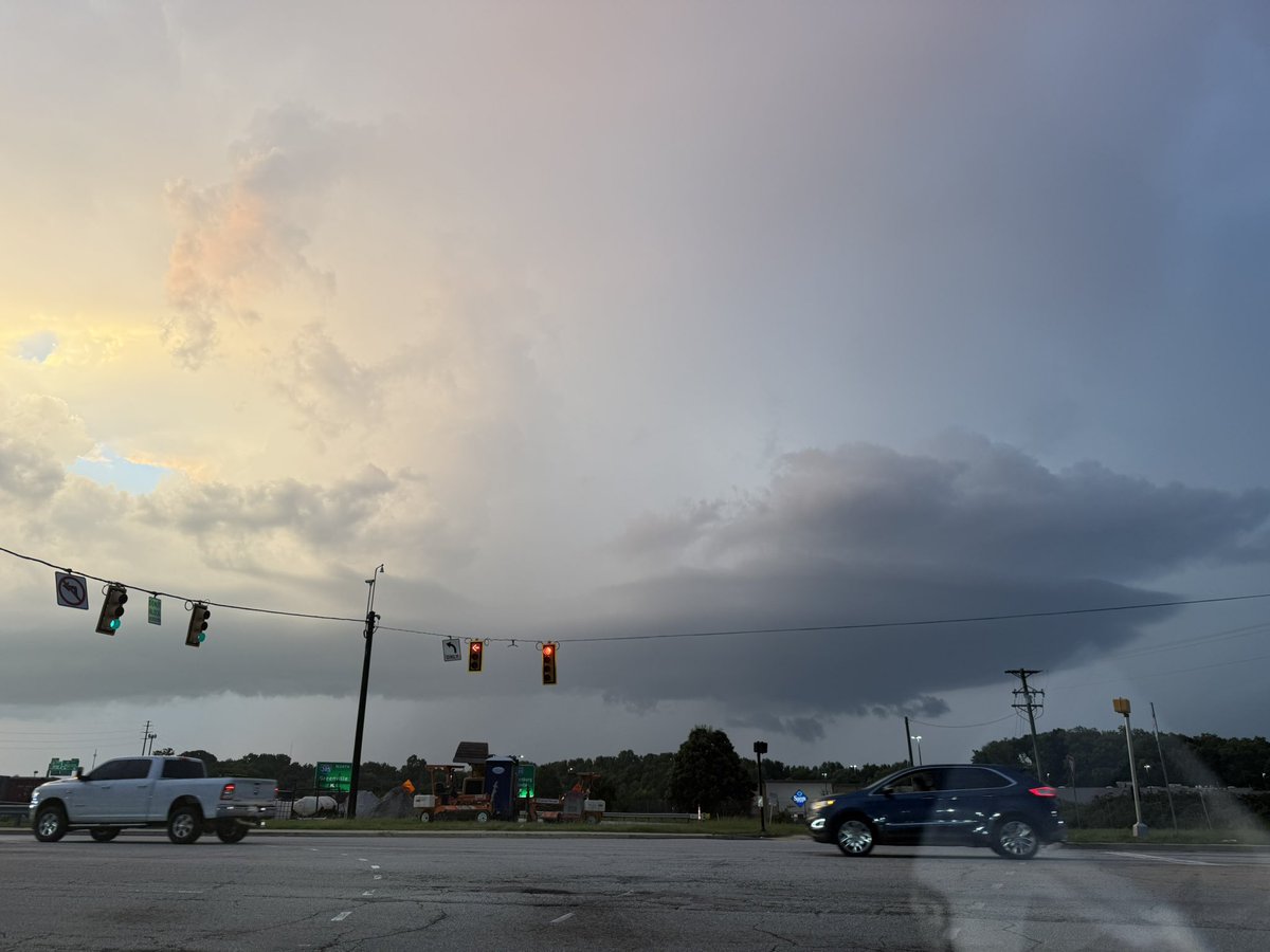 Keely1Connor's tweet photo. What an absolute mothership this evening! Haven’t seen anything like this in Greenville in a minute! #scwx https://t.co/zj3ZnuNfYM