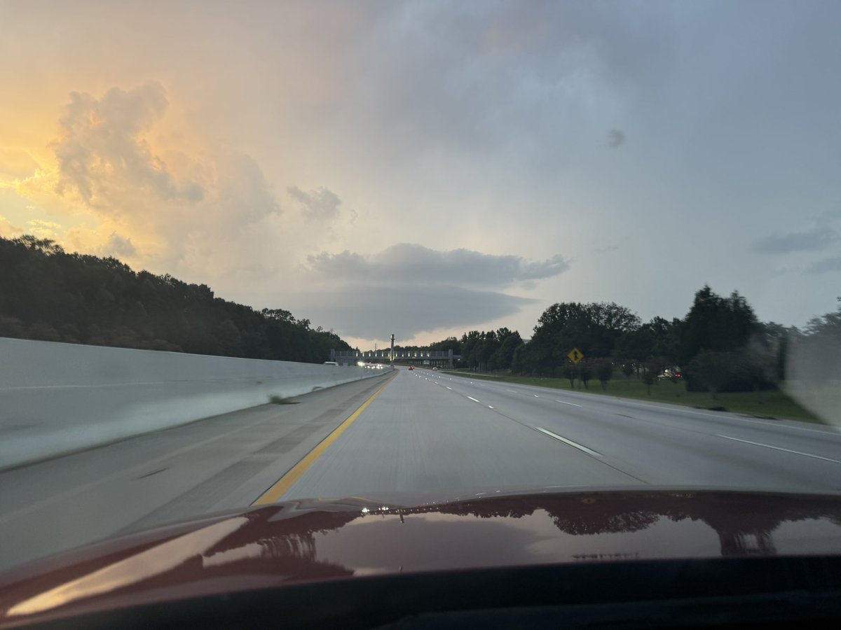 Keely1Connor's tweet photo. What an absolute mothership this evening! Haven’t seen anything like this in Greenville in a minute! #scwx https://t.co/zj3ZnuNfYM