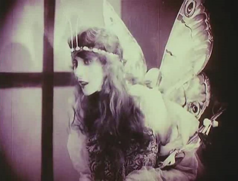 suddenxfear's tweet photo. the blue bird (1918) https://t.co/FCKFIAnYwy
