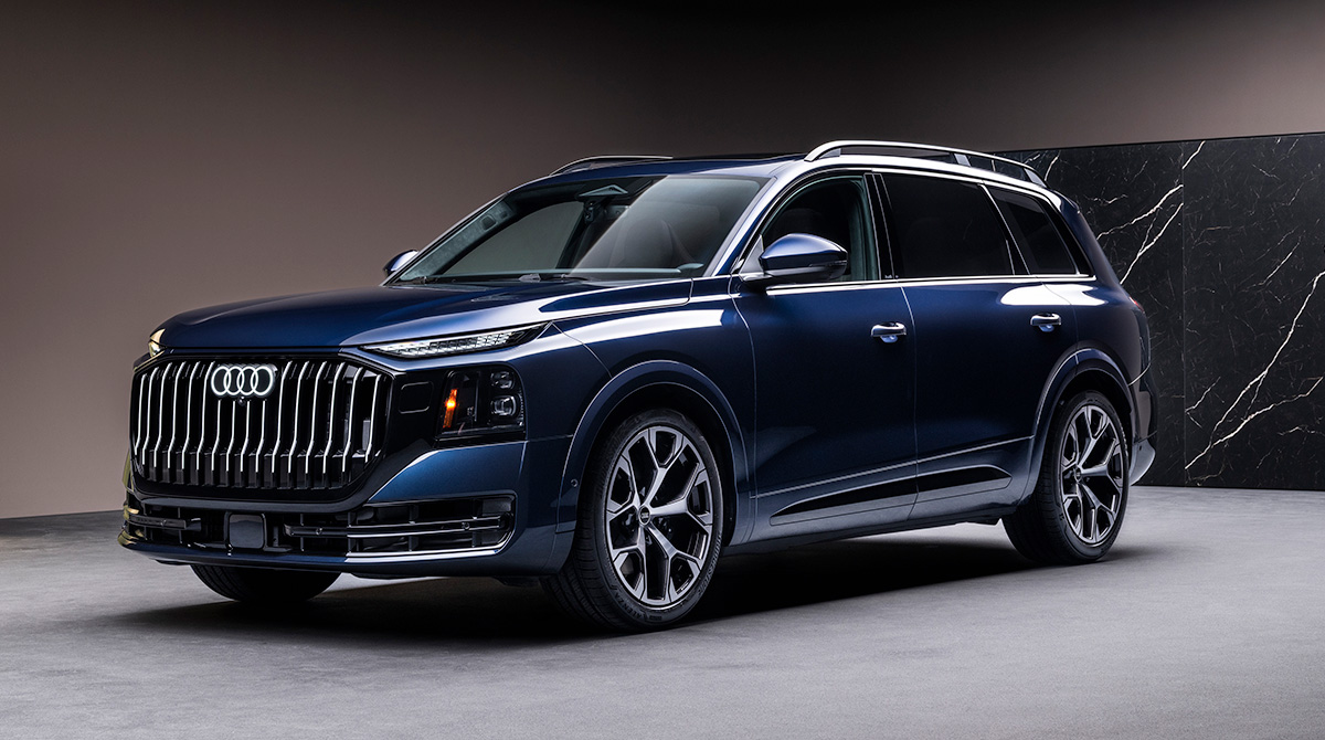 carwowuk's tweet photo. REVEALED: New Audi Q9 and SQ9!

Say hello to Audi's longest, widest and tallest car yet - the all-new Q9 & SQ9!

🔥 4-litre twin-turbo V8!
🔥 590hp & 800Nm!
🔥 23" wheels!
🔥 Real exhausts!
🔥 6 & 7 seat options available!
🔥 £100,000+ for the Q9!

Rate the design in the comments! 👇