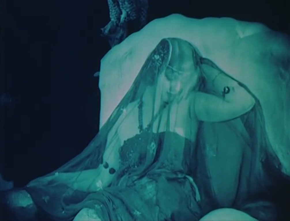suddenxfear's tweet photo. the blue bird (1918) https://t.co/FCKFIAnYwy