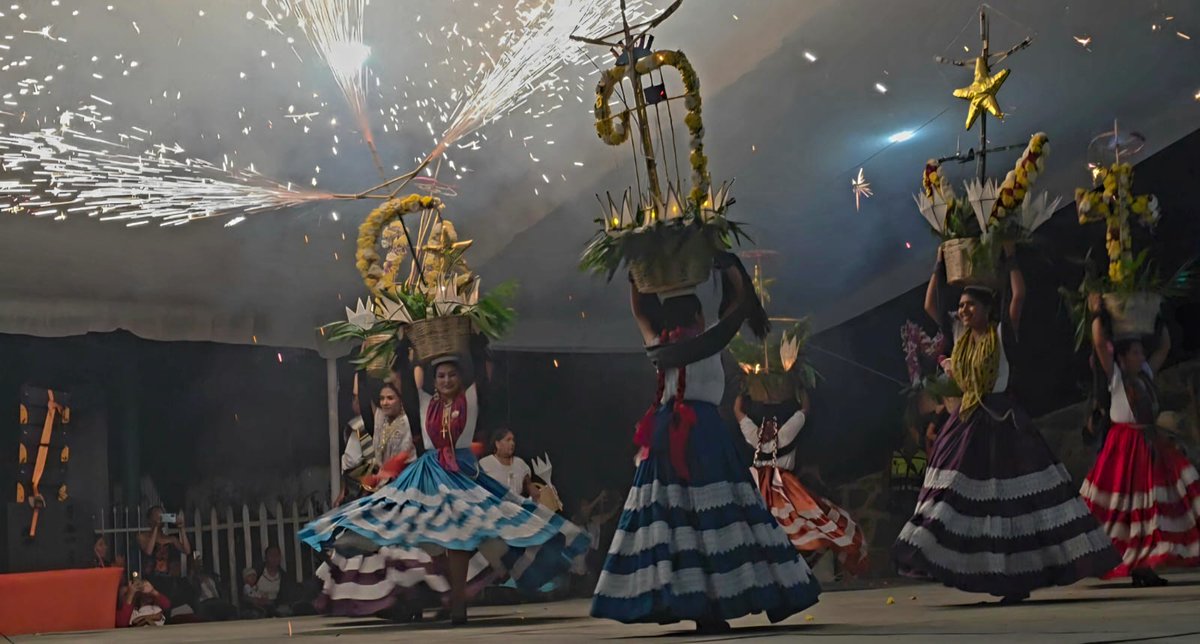 JulioCsarAudelo's tweet photo. ¡Nuestra historia se baila!

La Delegación de San Pedro Ixtlahuaca participo en la Guelaguetza 2026 de Ocotlán de Morelos, representando el patrimonio cultural que da identidad a nuestro municipio. https://t.co/MlCKDuvPoC