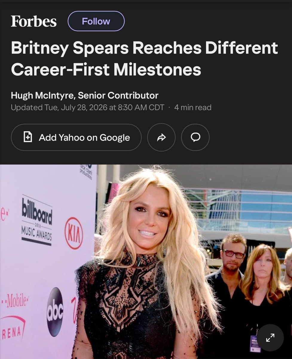 BritneyTheStan's tweet photo. Britney Spears just reached another historic career milestone. 🎉🇬🇧

The Singles Collection by Britney Spears has now spent half a decade (five years) on the Official Albums chart in the UK! This is her longest charting album in England. Congratulations, @britneyspears! https://t.co/YEG8JqFTjw