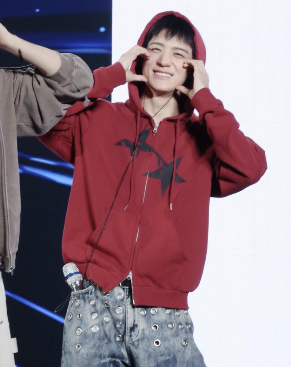 littlegfjeno's tweet photo. i need to get in his closet and steal all his jackets im so serious https://t.co/YTOQ7vv6yd