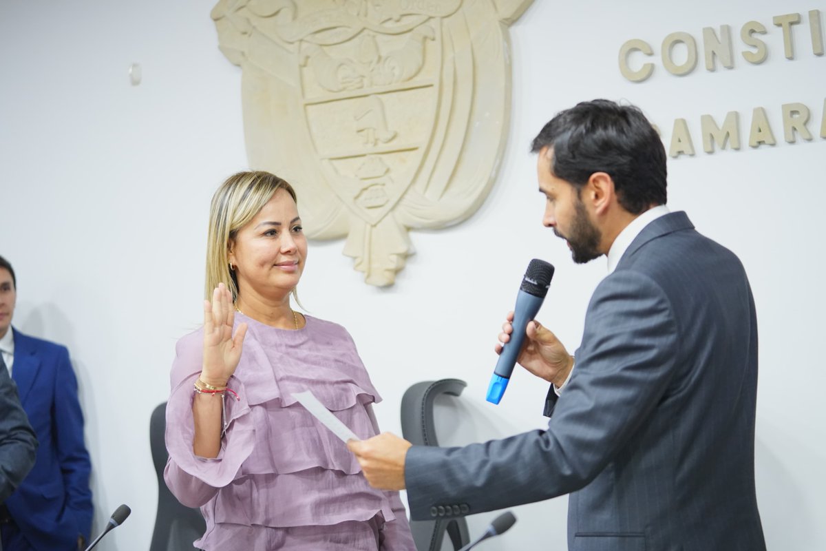CamaraColombia's tweet photo. #CámaraInforma | La #ComisiónPrimera ya eligió mesa directiva:

📌 Presidente: @jjUscategui 
📌 Vicepresidenta: Mónica Karina Bocanegra Pantoja.
📌 Secretaria General: Amparo  Calderón. https://t.co/bfv5cWGFja