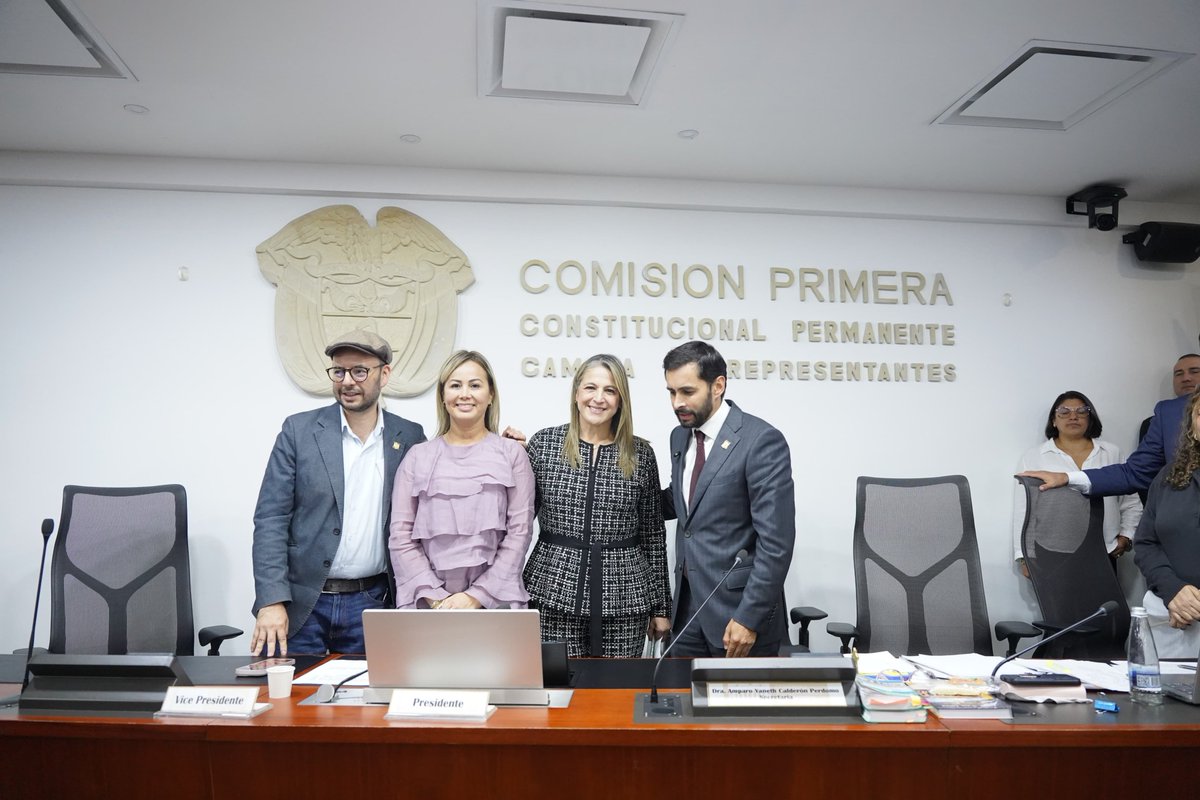 CamaraColombia's tweet photo. #CámaraInforma | La #ComisiónPrimera ya eligió mesa directiva:

📌 Presidente: @jjUscategui 
📌 Vicepresidenta: Mónica Karina Bocanegra Pantoja.
📌 Secretaria General: Amparo  Calderón. https://t.co/bfv5cWGFja
