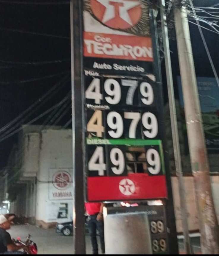 juanVictorCas1's tweet photo. “El pueblo llegó a su límite. Yo que ustedes 👔 me preocuparía” https://t.co/EJZVjXeNLz