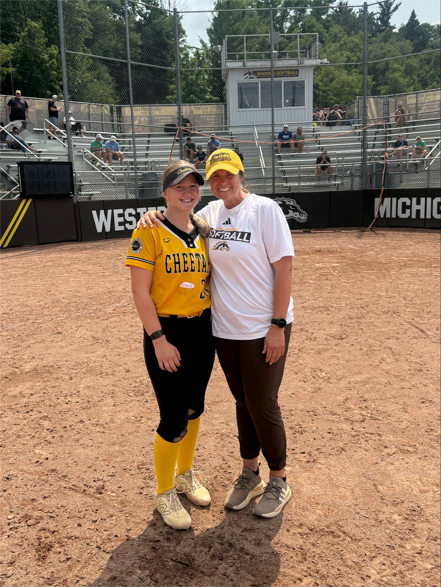 LexiSteres2028's tweet photo. Had a great time at @WMUSoftball today. I had so much fun learning new drills in the morning and then competing during the scrimmage in the afternoon. I loved being back on campus and I can't wait to be back in the future! GO BRONCOS! 🤎💛

@marleewilson @CoachErikaWhitt @Coach_Mogan 

@joshbaer24 @gab5377 @CheetahsBaer @ChiCheetahsOrg @BoDomeBville @coach_ruechel