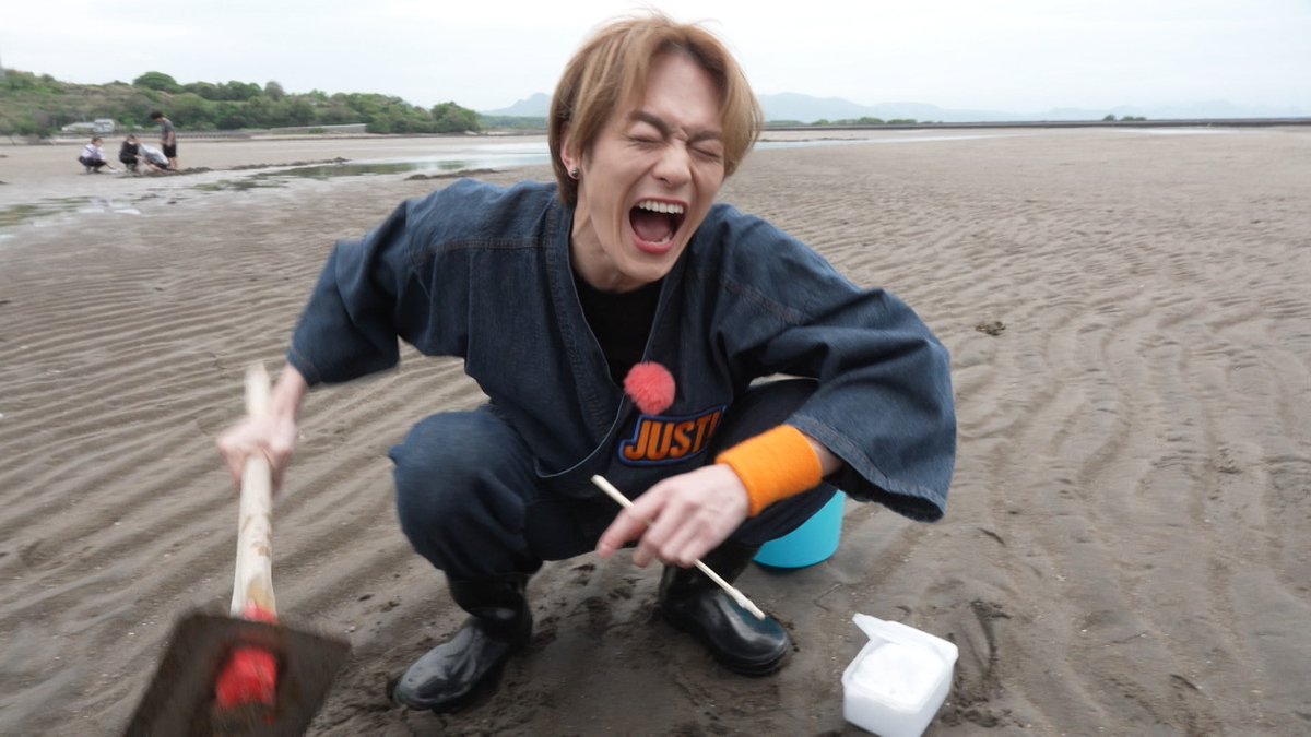 abc_mgzn's tweet photo. Travis Japan “しめまちゅ”、砂浜に埋まった食宝獲りでバトル！ 「イメージで言うとたこ焼きです」 玄人並みの手さばきを見せたのは…！？
#トラジャス #しめまちゅ #TravisJapan
https://t.co/JtEEmguDcO https://t.co/7ebIWLJoYk
